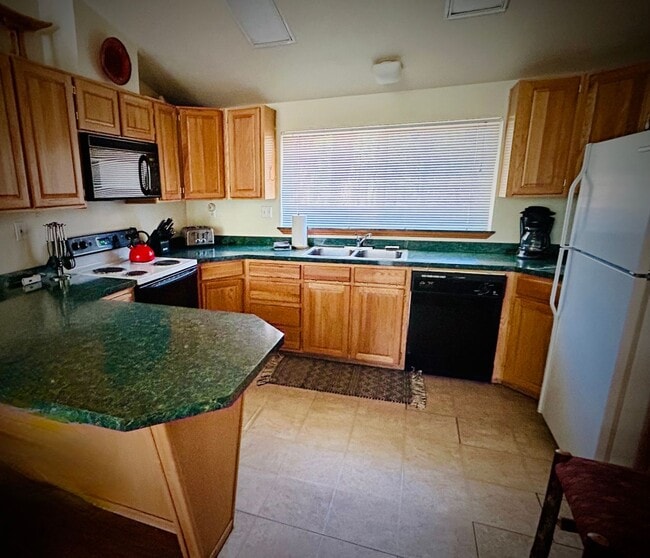 Building Photo - Secluded 2 Bedroom, 2 Bath Home on 40 Acre...