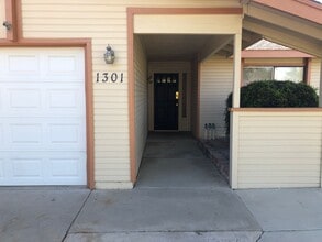 Building Photo - 1301 E Brookdale Dr