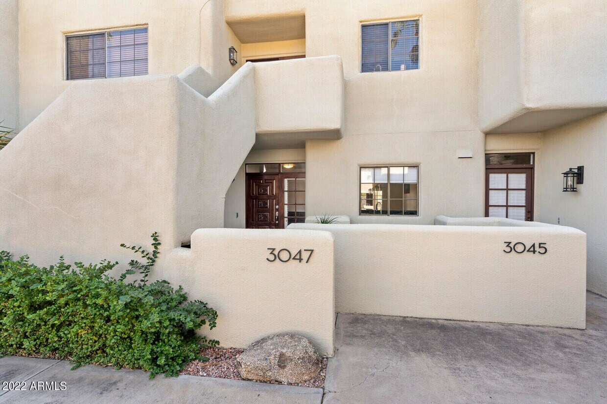 Primary Photo - 3047 E Rose Ln
