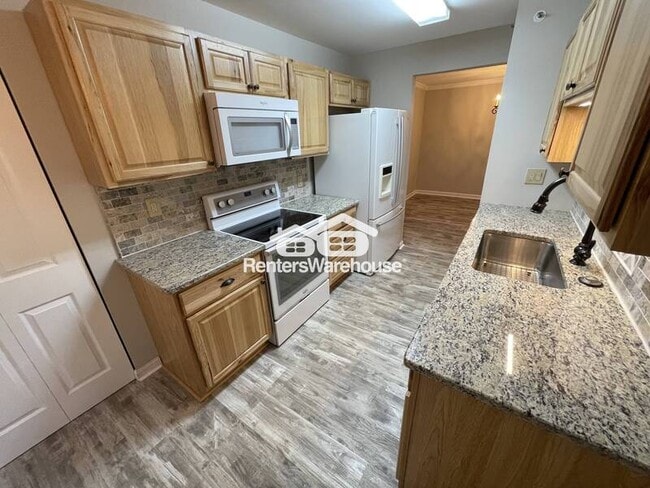 Building Photo - 201 Star Pointe Ct