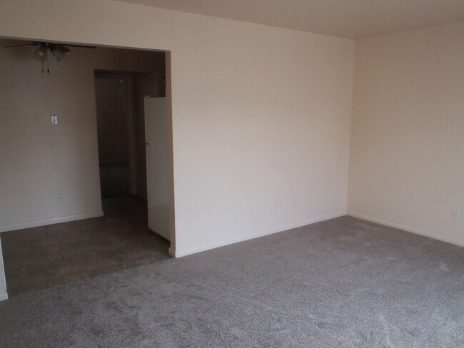 Building Photo - 4501 rushmore Dr NE