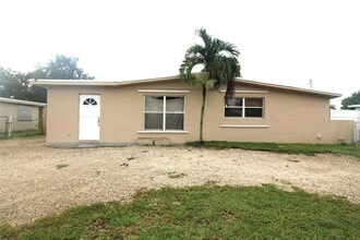 Building Photo - 3910 SW 61st Ave