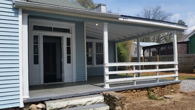 Building Photo - 493 Ruth St