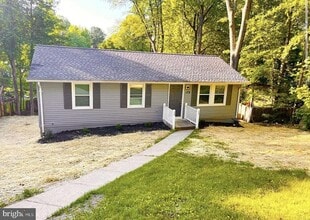 Building Photo - 173 Morton Rd