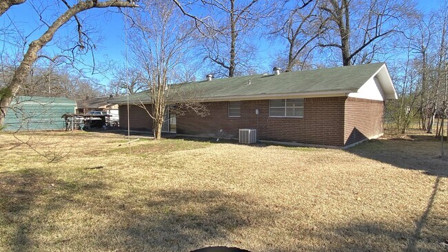 Foto del edificio - 16 Willow Dr