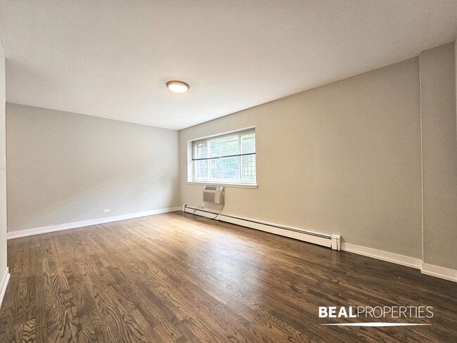 Building Photo - 452 W Oakdale Ave