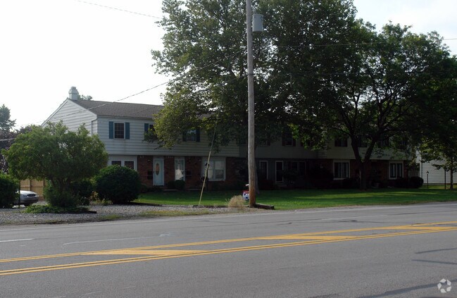 Building Photo - 6042 N Summit St