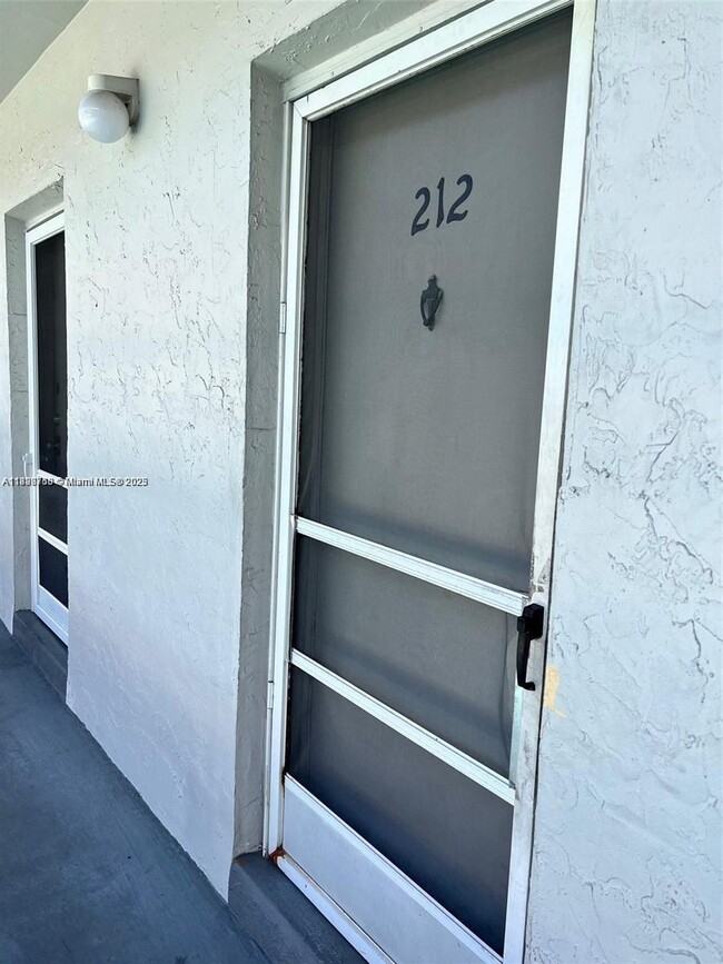 Building Photo - 16215 NE 18th Ct