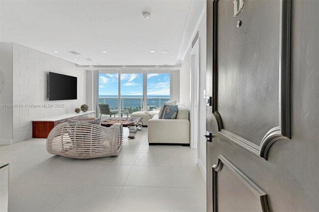 Building Photo - 2715 N Ocean Blvd