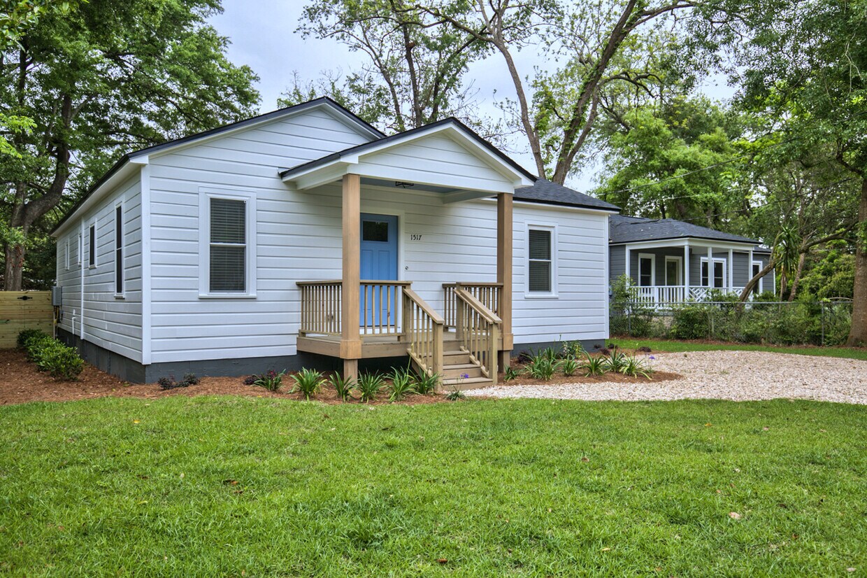 Mindful renovation by Nathan Roberts preserves the simplicity of the traditional "cracker box" bungalow exterior - 1517 Proctor St