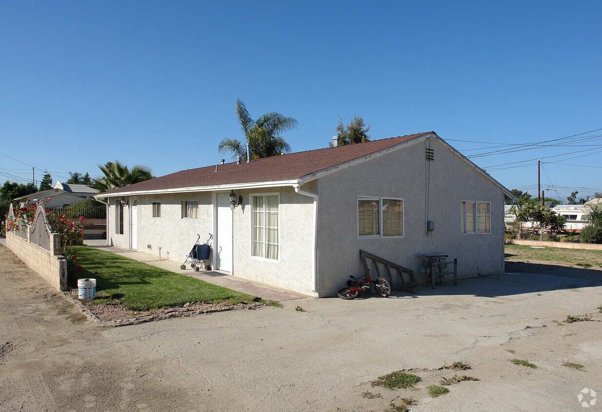 Building Photo - 3275-3277 Nyeland Ave