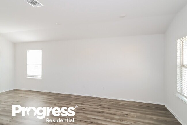 Foto del edificio - 313 Jacquard Ct