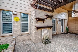 Building Photo - 10716 Briar Forest Dr