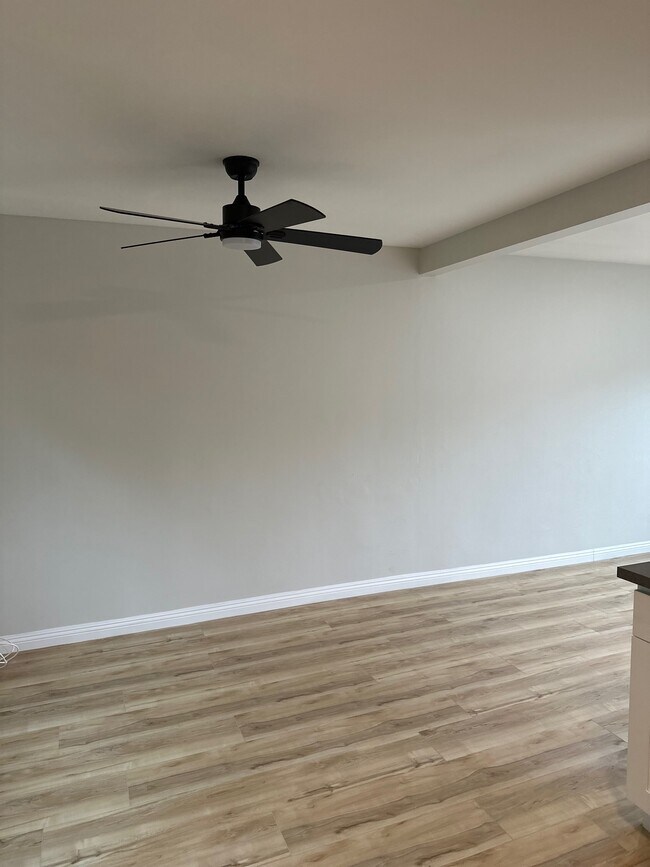 Foto del edificio - 4531 Hazeltine Ave