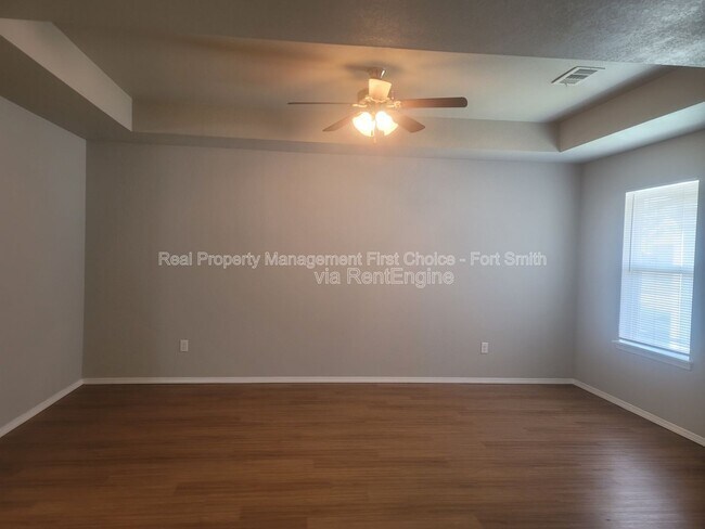 Foto del edificio - 2101 Ingalls Ln