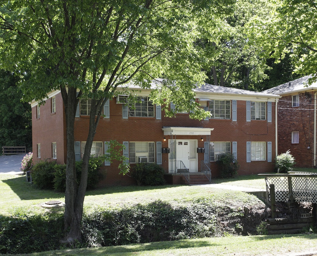 Primary Photo - 1592 Harvard Ave