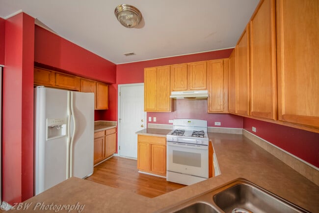 Building Photo - 2400 Sunrise Ct