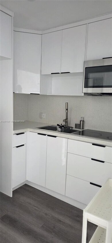 Foto del edificio - 7904 West Dr