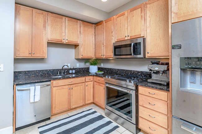 Foto del edificio - 2 E Clarkson Rd