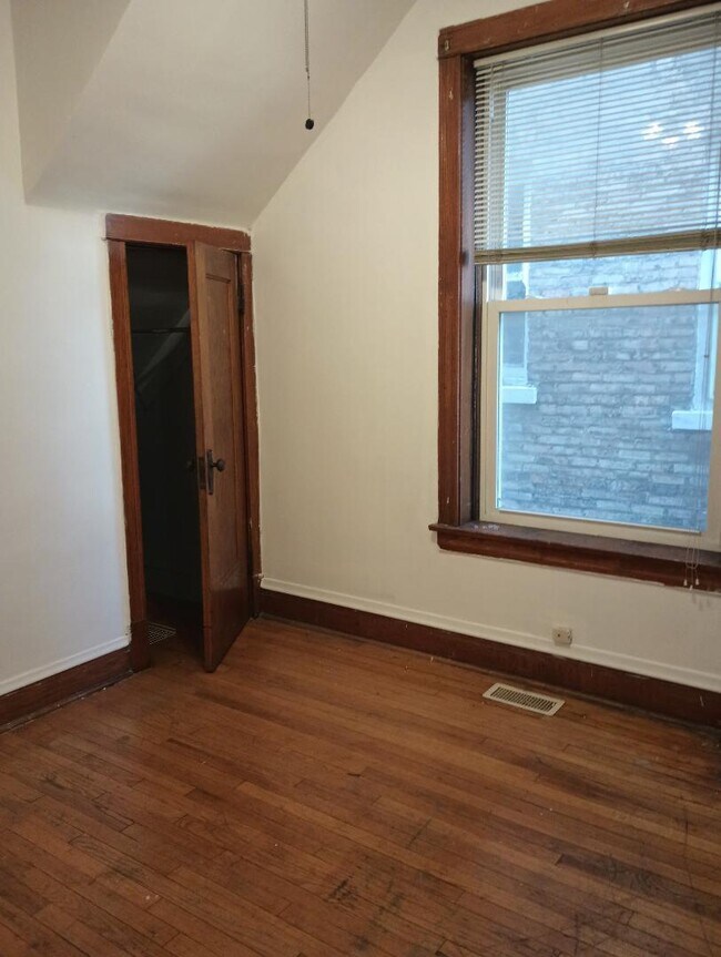 Building Photo - 5531 S Honore St