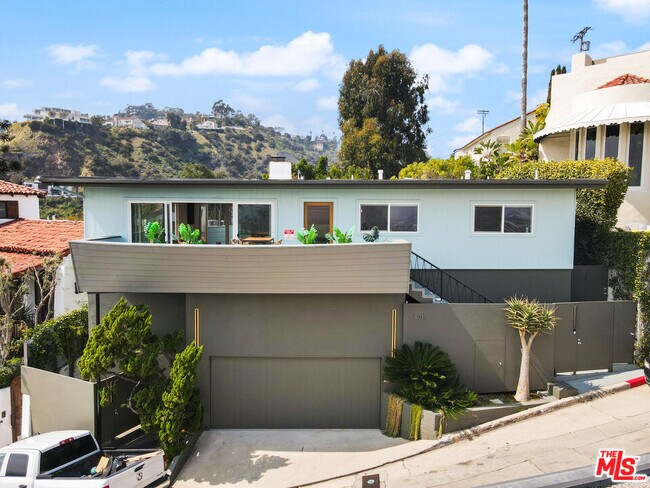 Foto del edificio - 8011 Fareholm Dr