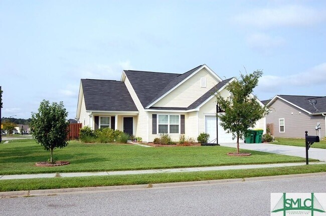 Building Photo - 3 Bedroom/2Bath+Bonus Room & Private Back ...