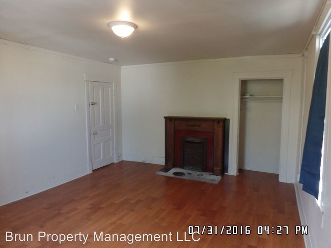 Building Photo - 203 12th St