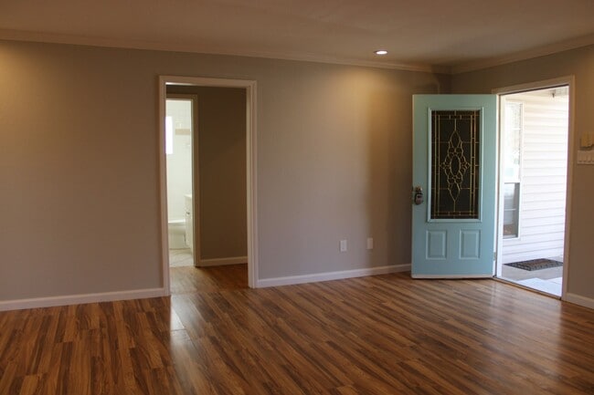 Building Photo - 10622 Hermosa Dr