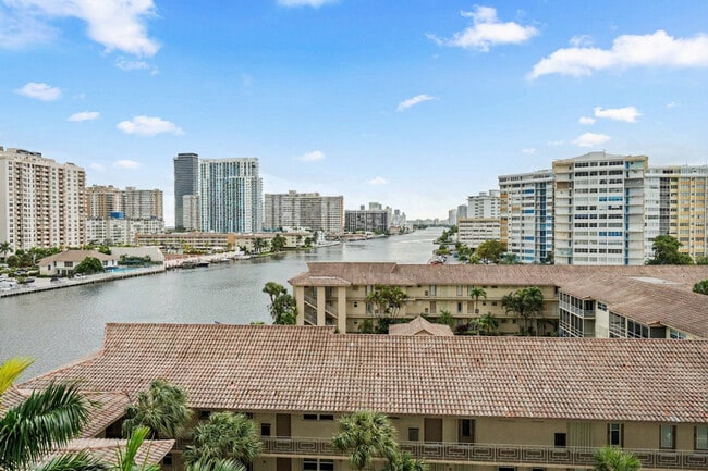 Foto del edificio - 2602 E Hallandale Beach Blvd