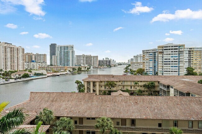 Building Photo - 2602 E Hallandale Beach Blvd