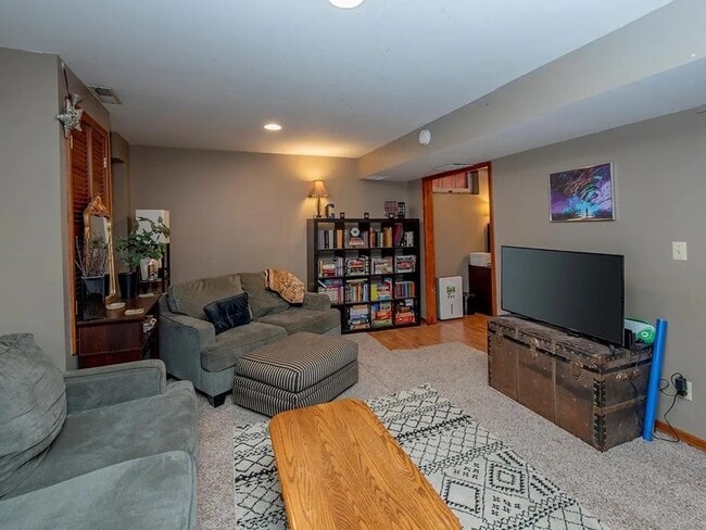 Sala de estar - 1015 20th Ave SE