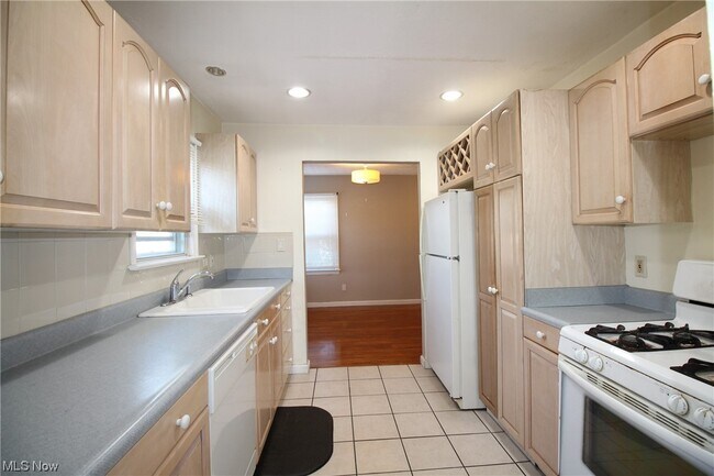 Building Photo - 1100 Orchard Heights Dr