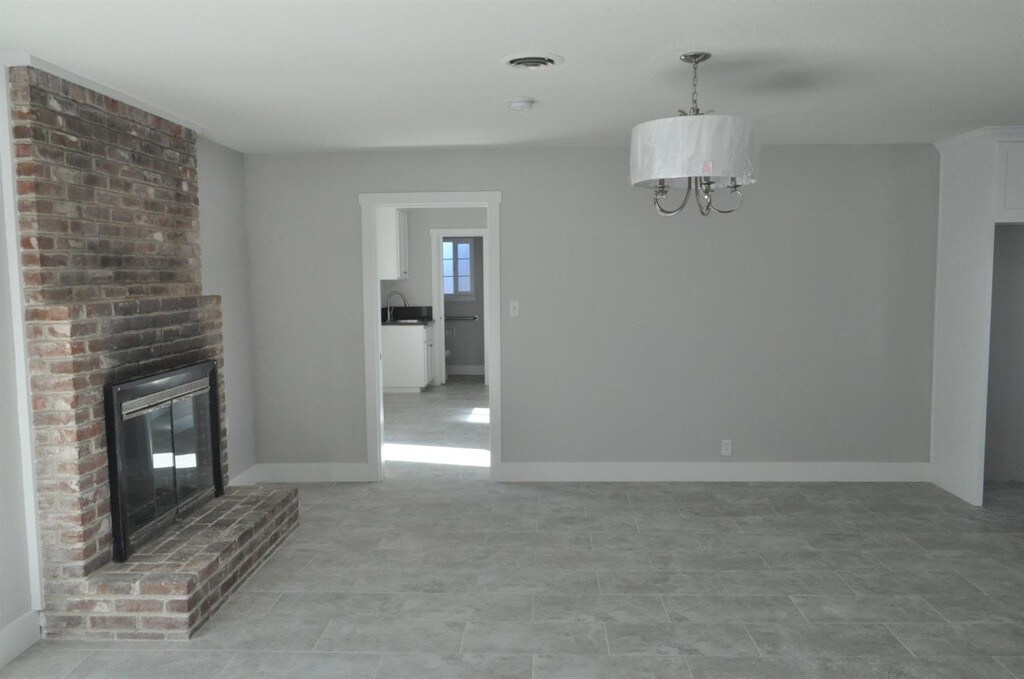 Building Photo - 2360 Glen Ellen Cir