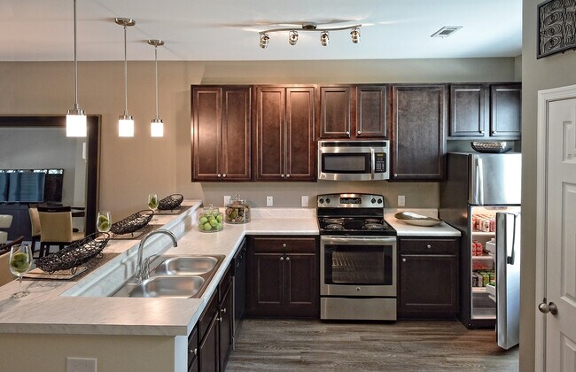 Foto del edificio - Loch Raven Pointe Apartments and Townhomes