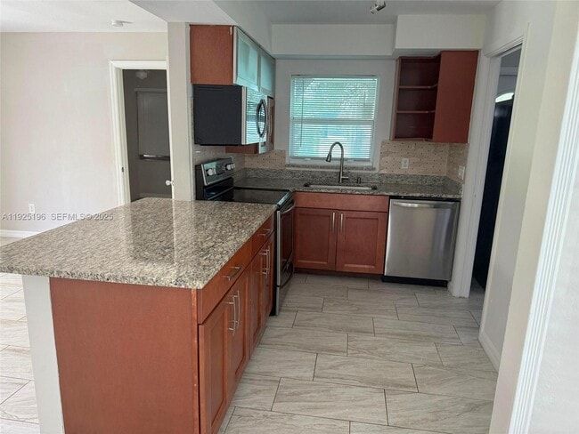 Foto del edificio - 1104 E Jasmine Rd