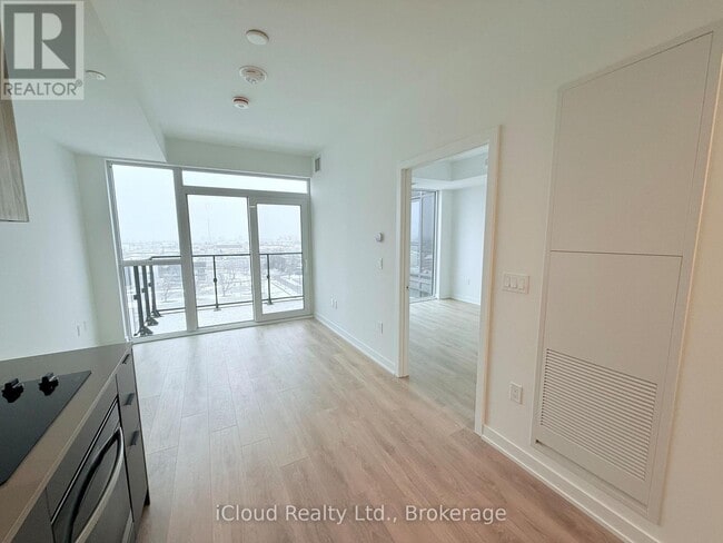 Building Photo - 1037 The Queensway