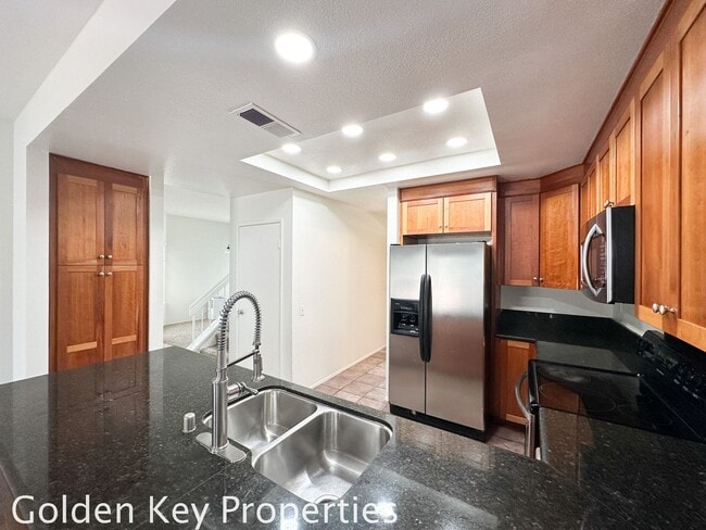 Building Photo - Four-bedroom townhome in The Trails at Cal...