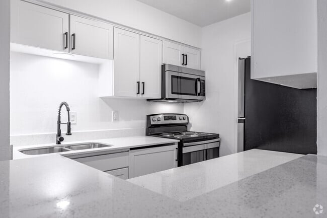 1BR, 1BA - 740SF (Plan B) - Kitchen - Sawyers Mill Apartments