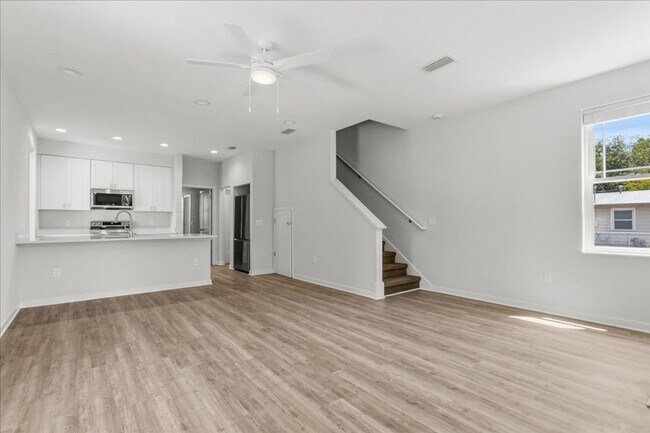 Building Photo - 516 SW 7th Pl