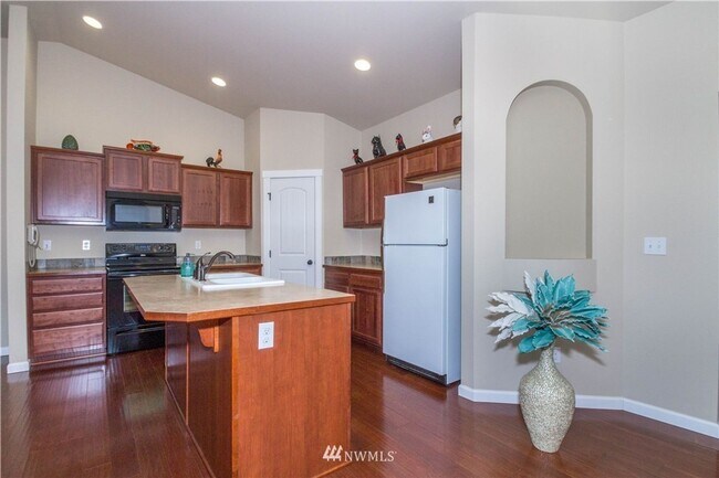 Foto del edificio - Spacious Rambler, just the Perfect Size!