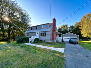 Building Photo - 12 Fieldstone Dr