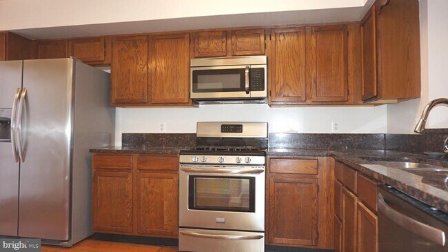 Building Photo - 4117 Hampstead Ln