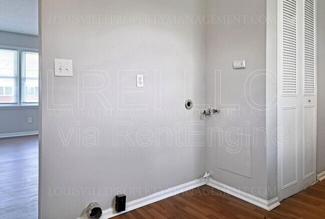 Building Photo - 5112 Valiant Dr