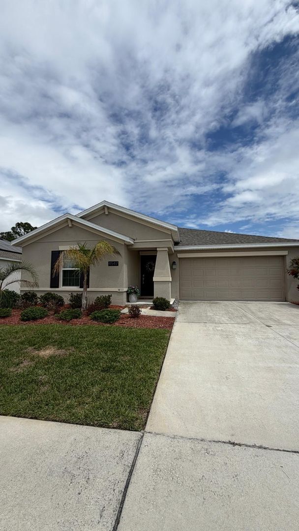 Foto del edificio - Beautiful 3 bed 2 bath Home - Unfurnished