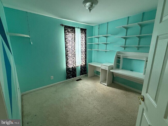 Building Photo - 47684 Sandbank Square