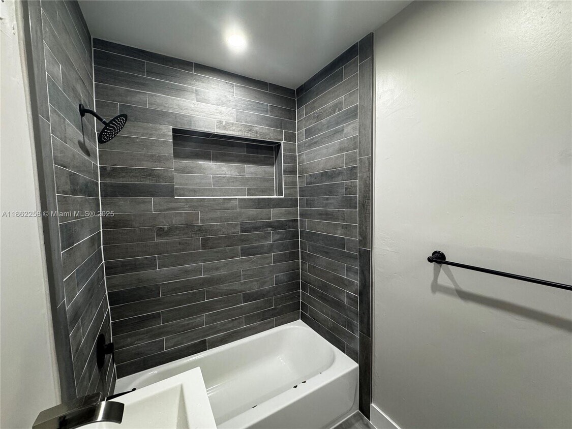 Foto principal - 2377 NW 35th St