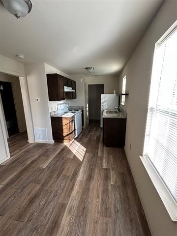 Building Photo - 418 Hallvale Dr