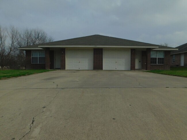 Building Photo - 1404 Van Zanten Ct