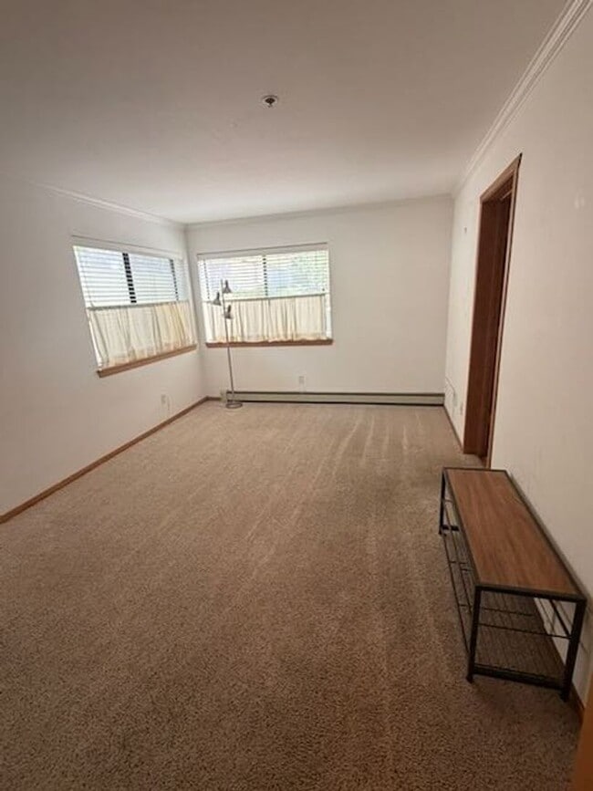 Building Photo - 335 Ski Way