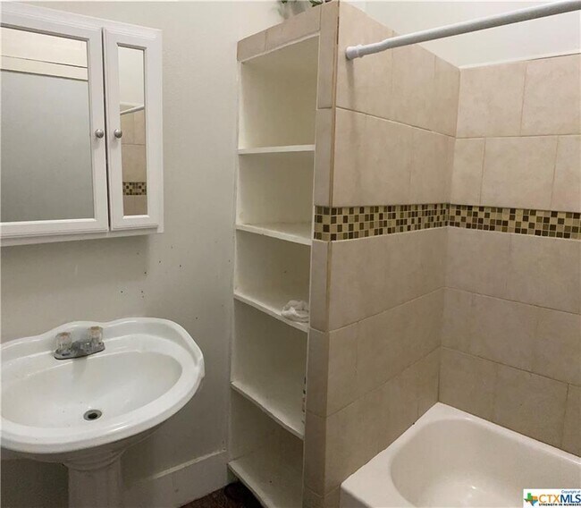Foto del edificio - 211 E Kingsbury St
